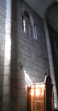 je v interiéru téměř všudypřítomná