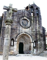 a kostel Panny Marie v jeho opozici