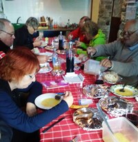 S poutníky jsme družně povečeřeli