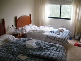 a on ulehne ve svém nuzném ... apartmá