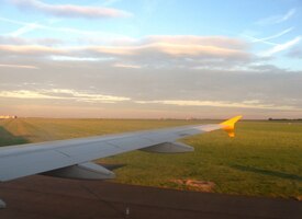 a za chvíli přistává v Ruzyni