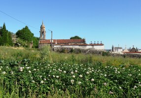 Hřbitovní kostel Seňora Nostra nad městem