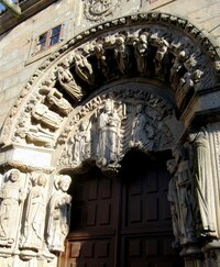 Okolo portálu rektorátu San Jeronimo