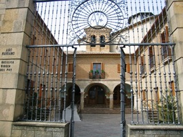 Klášter s modernizovanou kaplí Basilica de la Virgen de Puy