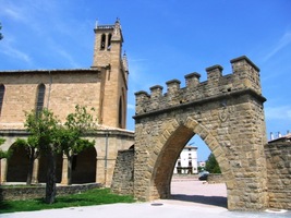 a mají tu i pěknou poutnickou bránu,