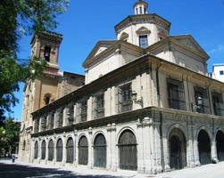 Jsou tu paláce úřadů a institucí,