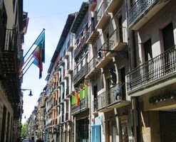 Za ubytováním ale jdete prostými ulicemi