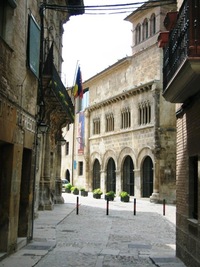 Hlavní ulicí města je Calle Mayor