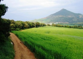 Před námi vrch Pico de Monjardin