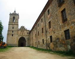 k nedalekému klášteru Nuestra Se'nora la Real v Irache