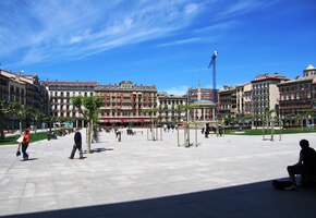 s mnoha pompézními paláci