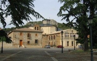 Dominantou Estelly je ovšem toto seskupení staveb