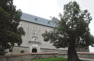 a došli k tomuto hradu