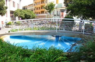 do lázní s azurovými jezírky