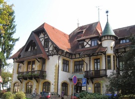 Tento postavil Jurkovič