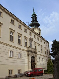 Vedle katedrály stojí arcibiskupský palác