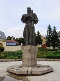 u sochy bájného Pribiliny