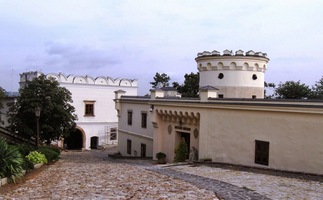 a opodál novogotické Diecézní muzeum