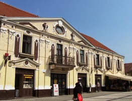 a úžasnými paláci