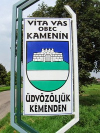 a my přicházíme do malé vsi