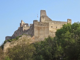 Ano, správně - je to hrad Beckov