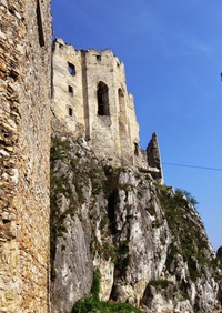 Raději rychle do dolní části hradu