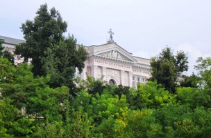 Pak už jdeme pod hradním vrchem