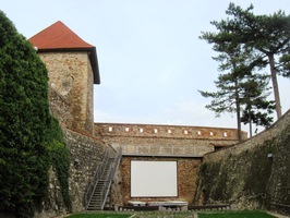 jako masivní pevnost