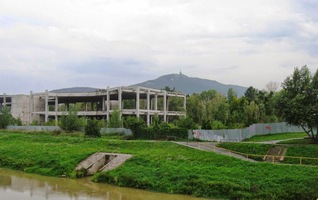 a vyhlížíme náš dnešní cíl - vrch Zobor