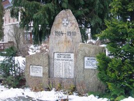 a připomínka toho, že ve válkách umírají lidé všech národů