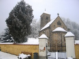 Románský hřbitovní kostelík v Mohelnici/Jizerou