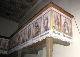 a malby svatých jsou tu i na kůru