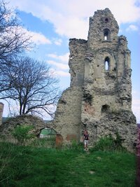 až ke zřícenině hrádku Dražice (a do cíle v Benátkách/Jizerou)