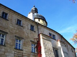 a hrad sám je majestátní