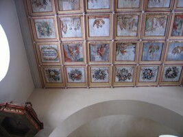 Kazetový strop pochází ze 17. století