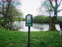 a podél řeky Jizery