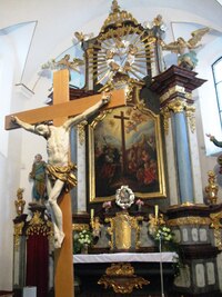 Oltář tu mají opravdu pěkný