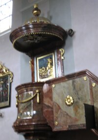 a pěknou kazatelnou uvnitř