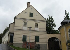 a kousek odtud zámek