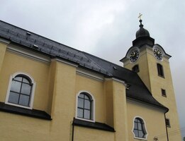 a dále ke kostelu ve městě Sandl,