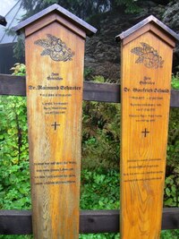 že my tu mrtvi ležíme, jak zákony kázaly nám...