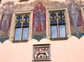 se skvostnými sgrafity (Quairathausgebâudewandgemâlde)