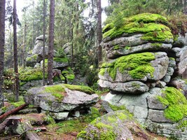 a skály nás provázejí i při sestupu