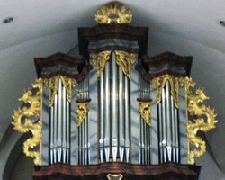 stejně jako varhany, na které hrával J.J.Ryba