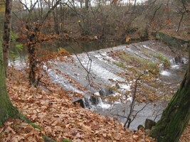 Potok Bradava však teče dále
