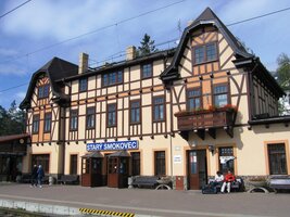 Z nádraží jedeme električkou dolů