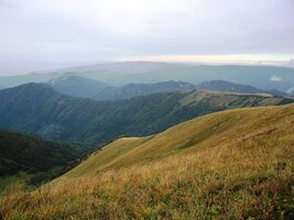 po rozmoklých polanách pod vrchem Krížná