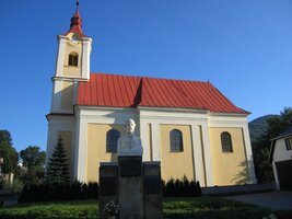 Je tu velký katolický kostel