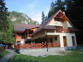 Tohle je chatová osada při jejím ústí