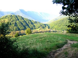 a dole pod nám se objevují polany